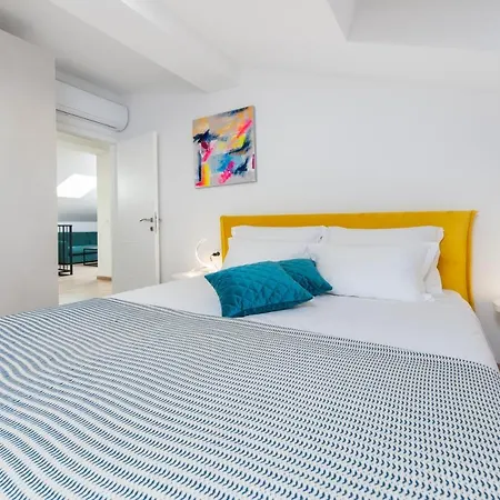 Luxury Levante 2 רוביני