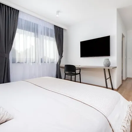 Luxury Levante 2 רוביני
