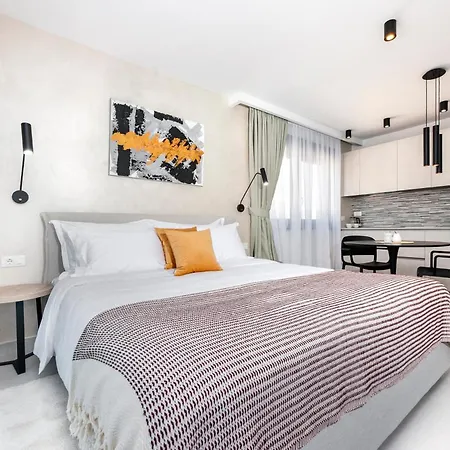 Luxury Levante 2 * רוביני
