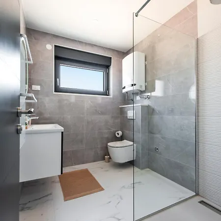 Luxury Levante 2 *