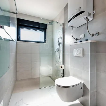 Luxury Levante 2 *