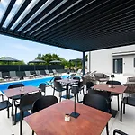 Luxury Levante 2 *