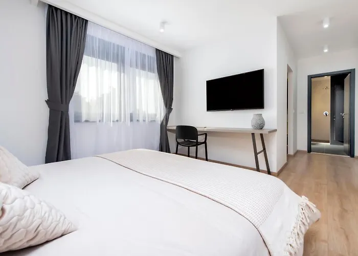 Luxury Levante 2 Ρόβινι