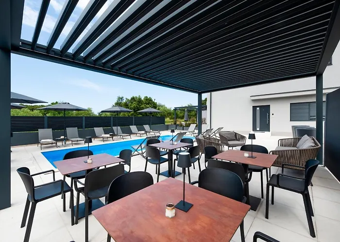 Luxury Levante 2 *