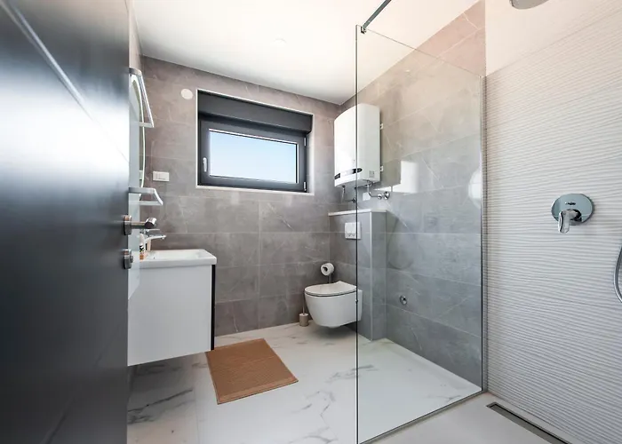 Luxury Levante 2 *